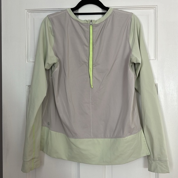 Lululemon long sleeve top - Warm Up Crew - size 8 - Picture 2 of 5